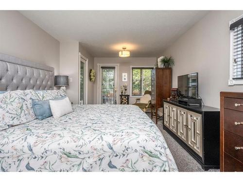 1809 18 Avenue Nw, Calgary, AB - Indoor Photo Showing Bedroom