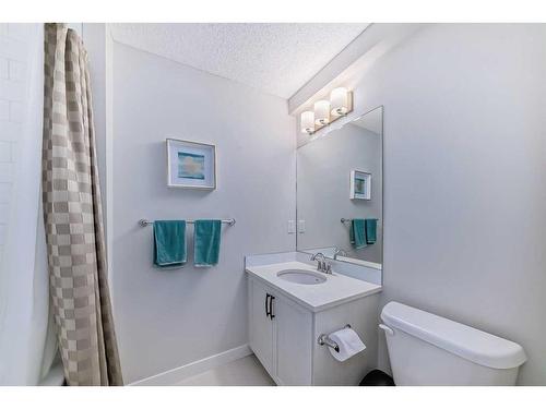 280 Sage Bluff Rise Nw, Calgary, AB - Indoor Photo Showing Bathroom