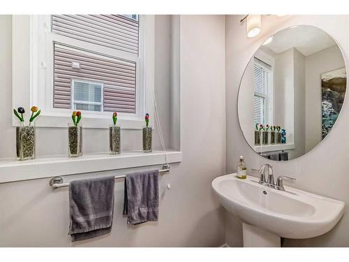 280 Sage Bluff Rise Nw, Calgary, AB - Indoor Photo Showing Bathroom