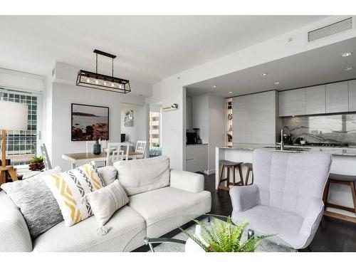 708-310 12 Avenue Sw, Calgary, AB - Indoor Photo Showing Living Room