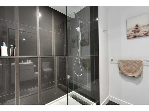 708-310 12 Avenue Sw, Calgary, AB - Indoor Photo Showing Bathroom