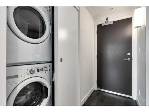 708-310 12 Avenue Sw, Calgary, AB - Indoor Photo Showing Laundry Room