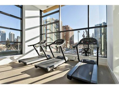 708-310 12 Avenue Sw, Calgary, AB - Indoor Photo Showing Gym Room