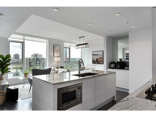 708-310 12 Avenue Sw, Calgary, AB - Indoor Photo Showing Kitchen