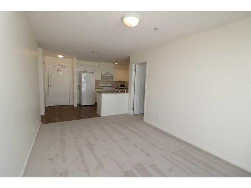 206-1010 Railway Street, Crossfield, AB - Indoor Photo Showing Kitchen