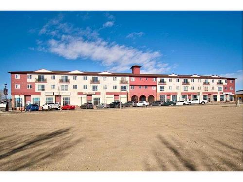 206-1010 Railway Street, Crossfield, AB - Outdoor