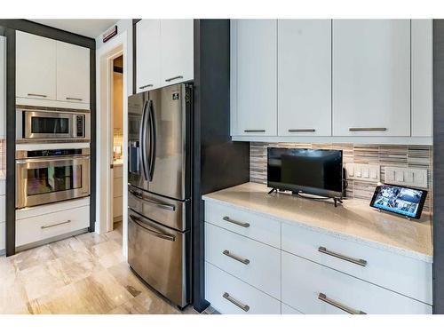 1245 Coopers Drive Sw, Airdrie, AB - Indoor Photo Showing Kitchen