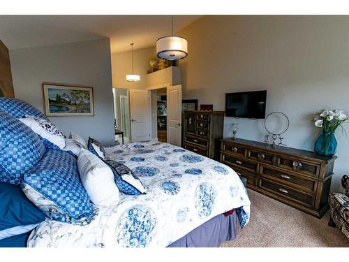 1245 Coopers Drive Sw, Airdrie, AB - Indoor Photo Showing Bedroom