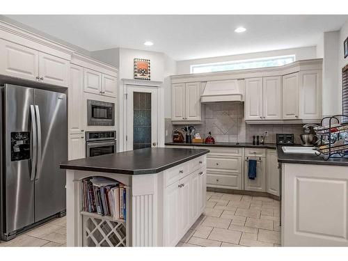 85 Royal Crest Terrace Nw, Calgary, AB - Indoor Photo Showing Kitchen