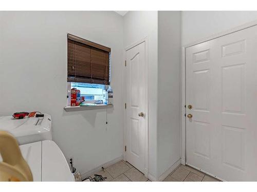 85 Royal Crest Terrace Nw, Calgary, AB - Indoor Photo Showing Laundry Room