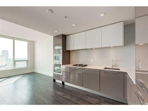 2201-901 10 Avenue Sw, Calgary, AB - Indoor Photo Showing Kitchen With Upgraded Kitchen