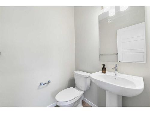 45 Corner Glen Way Ne, Calgary, AB - Indoor Photo Showing Bathroom