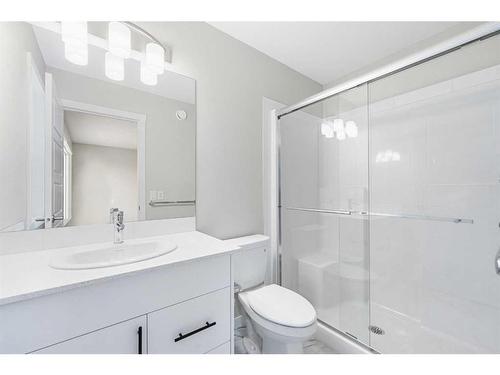 45 Corner Glen Way Ne, Calgary, AB - Indoor Photo Showing Bathroom