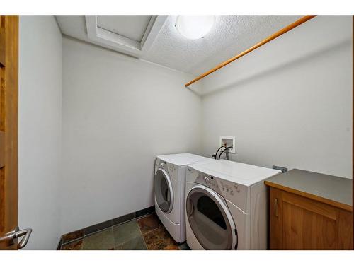 105 Riva Court, Canmore, AB - Indoor Photo Showing Laundry Room