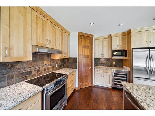 105 Riva Court, Canmore, AB - Indoor Photo Showing Kitchen With Upgraded Kitchen