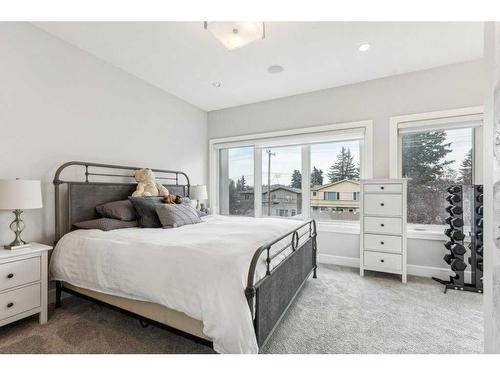 2022 37 Street Sw, Calgary, AB - Indoor Photo Showing Bedroom