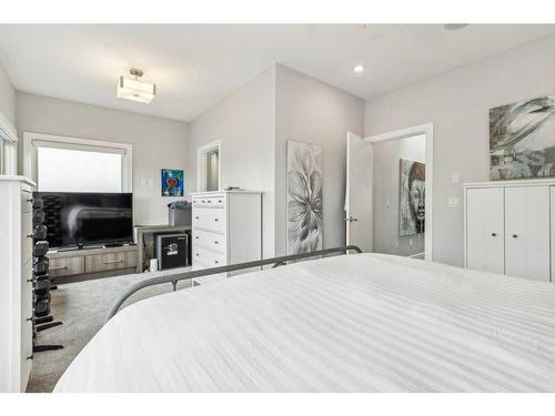 2022 37 Street Sw, Calgary, AB - Indoor Photo Showing Bedroom