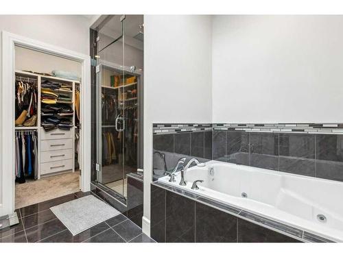 2022 37 Street Sw, Calgary, AB - Indoor Photo Showing Bathroom