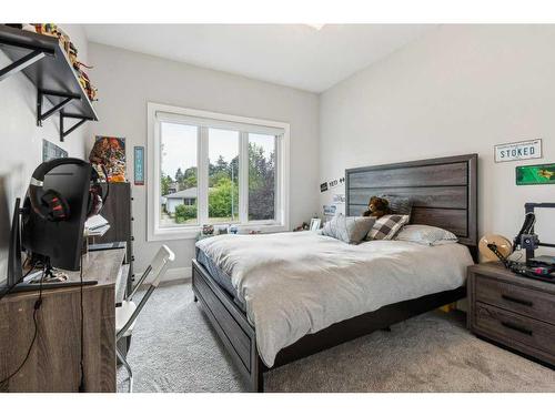 2022 37 Street Sw, Calgary, AB - Indoor Photo Showing Bedroom