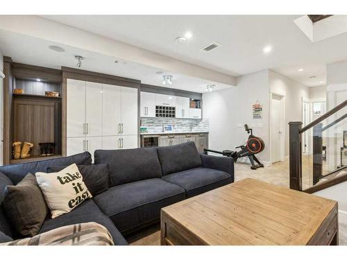 2022 37 Street Sw, Calgary, AB - Indoor Photo Showing Living Room