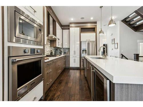 2022 37 Street Sw, Calgary, AB - Indoor Photo Showing Kitchen With Upgraded Kitchen