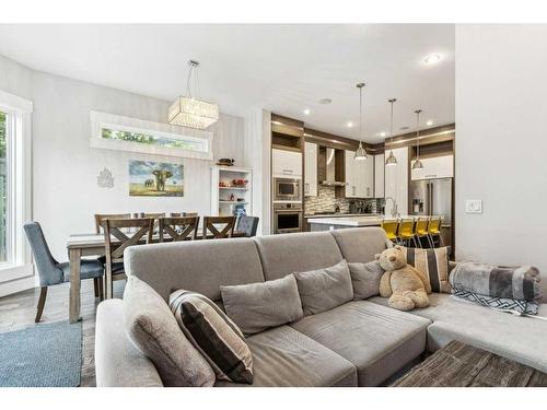 2022 37 Street Sw, Calgary, AB - Indoor Photo Showing Living Room