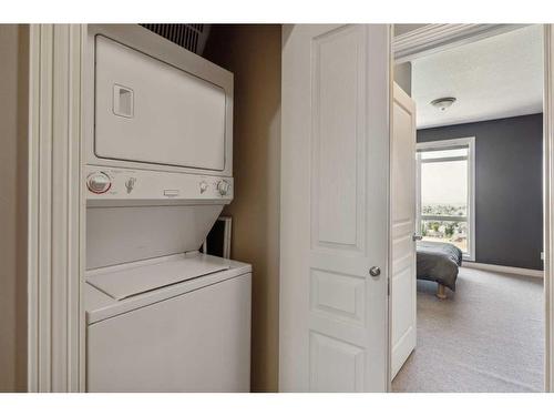 18-169 Rockyledge View Nw, Calgary, AB - Indoor Photo Showing Laundry Room