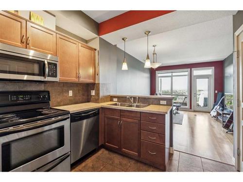 18-169 Rockyledge View Nw, Calgary, AB - Indoor Photo Showing Kitchen With Double Sink