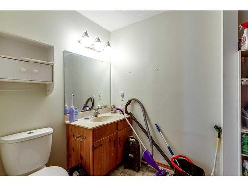 14538 29-4A Township, Hanna, AB - Indoor Photo Showing Bathroom