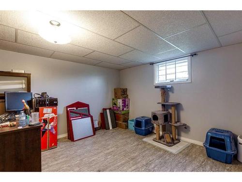 14538 29-4A Township, Hanna, AB - Indoor