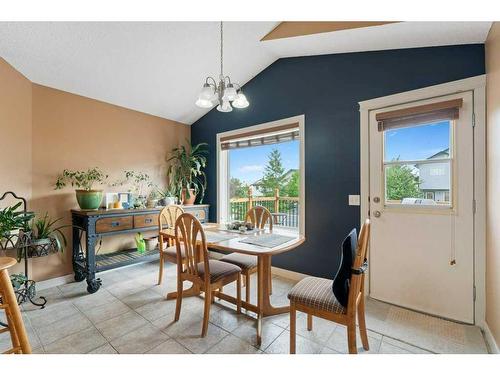 25 Harvest Oak Drive Ne, Calgary, AB - Indoor Photo Showing Dining Room