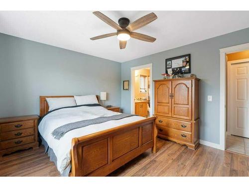 25 Harvest Oak Drive Ne, Calgary, AB - Indoor Photo Showing Bedroom