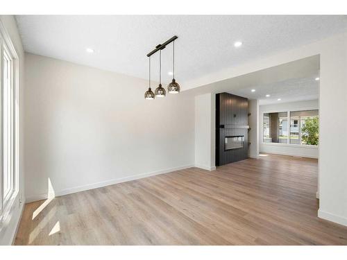 124 Woodborough Road Sw, Calgary, AB - Indoor