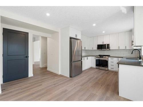 124 Woodborough Road Sw, Calgary, AB - Indoor Photo Showing Kitchen With Upgraded Kitchen