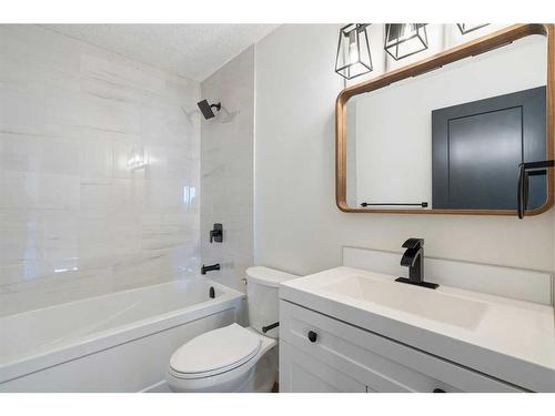 124 Woodborough Road Sw, Calgary, AB - Indoor Photo Showing Bathroom