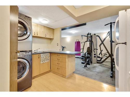 7611 35 Avenue Nw, Calgary, AB - Indoor Photo Showing Laundry Room