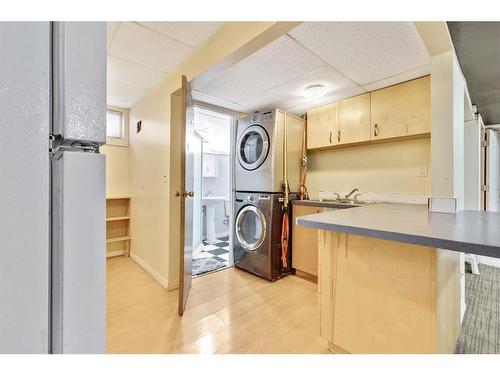 7611 35 Avenue Nw, Calgary, AB - Indoor Photo Showing Laundry Room