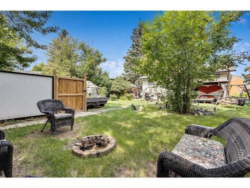 7611 35 Avenue Nw, Calgary, AB - Outdoor