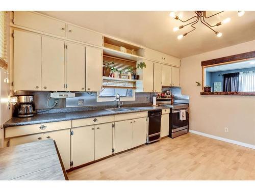 7611 35 Avenue Nw, Calgary, AB - Indoor Photo Showing Kitchen With Double Sink