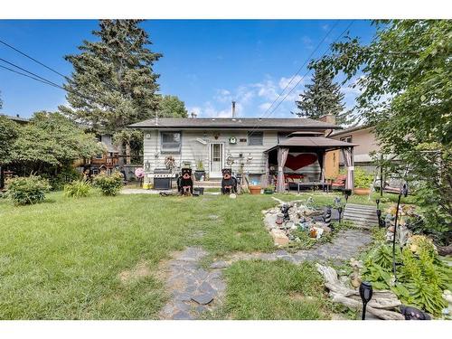 7611 35 Avenue Nw, Calgary, AB - Outdoor