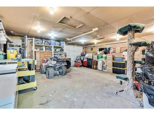 7611 35 Avenue Nw, Calgary, AB - Indoor Photo Showing Garage