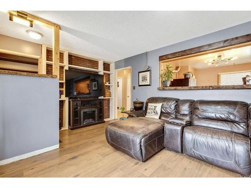 7611 35 Avenue Nw, Calgary, AB - Indoor Photo Showing Living Room With Fireplace