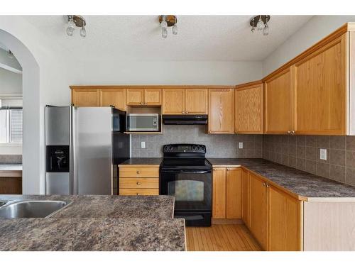 140 Bridlemeadows Common Sw, Calgary, AB - Indoor Photo Showing Kitchen