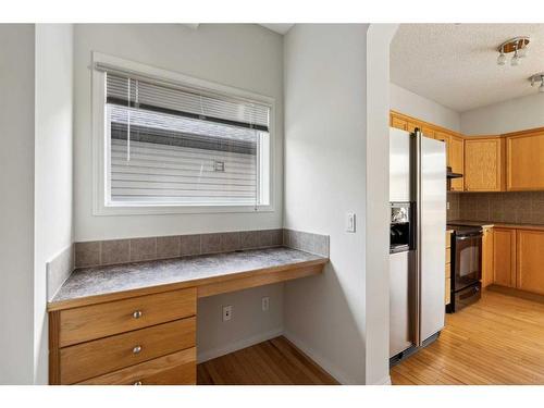 140 Bridlemeadows Common Sw, Calgary, AB - Indoor Photo Showing Kitchen