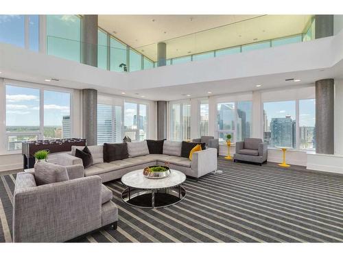 1702-901 10 Avenue Sw, Calgary, AB - Indoor Photo Showing Living Room