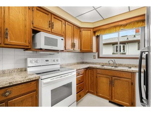 191 Fyffe Road Se, Calgary, AB - Indoor Photo Showing Kitchen With Double Sink