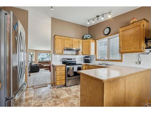 2851 Catalina Boulevard Ne, Calgary, AB - Indoor Photo Showing Kitchen With Double Sink