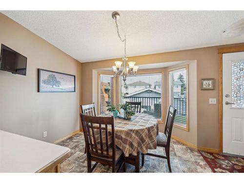 2851 Catalina Boulevard Ne, Calgary, AB - Indoor Photo Showing Dining Room