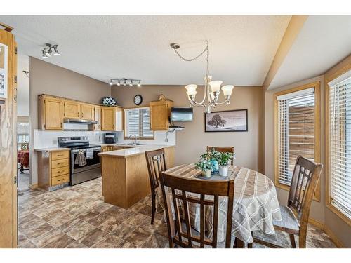 2851 Catalina Boulevard Ne, Calgary, AB - Indoor Photo Showing Dining Room