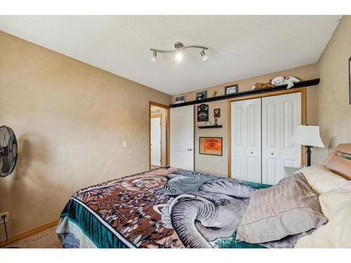 2851 Catalina Boulevard Ne, Calgary, AB - Indoor Photo Showing Bedroom